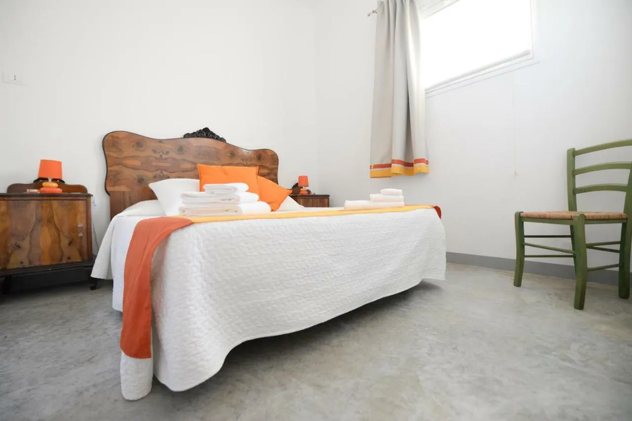 Chiaralice Villa Noto 0*,